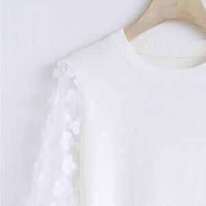 ❌SOLD❌3D FLOWER MESH SLEEVES KNIT TOP IN WHITE